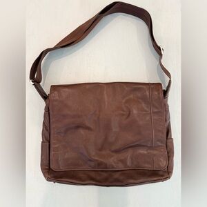 Tumi Gorgeous, Rich Brown Leather slim Messenger Bag, EUC